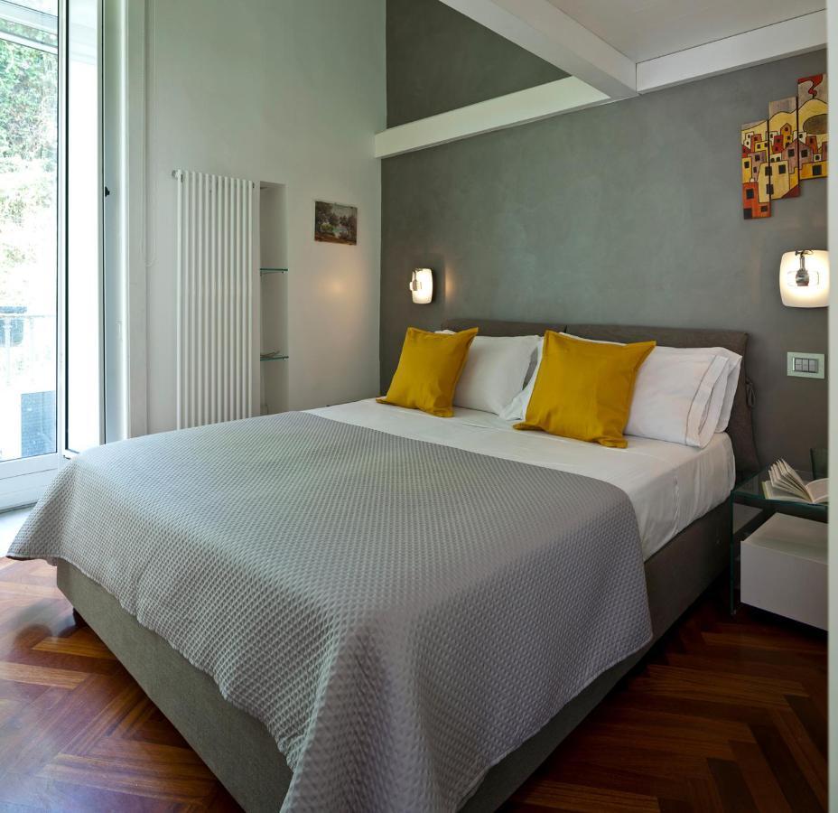 Elegant Apartment At Chiaia By Wonderful Italy Наполи Екстериор снимка