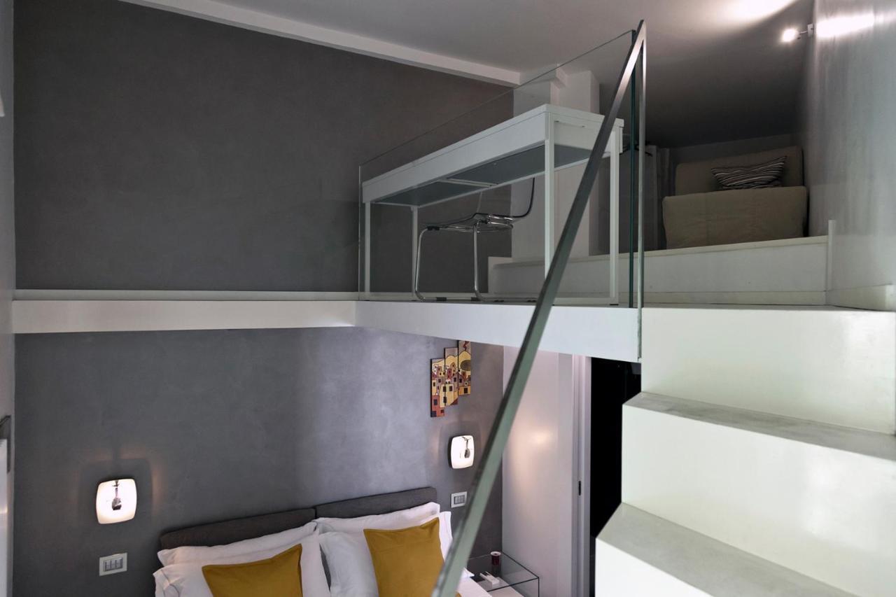 Elegant Apartment At Chiaia By Wonderful Italy Наполи Екстериор снимка