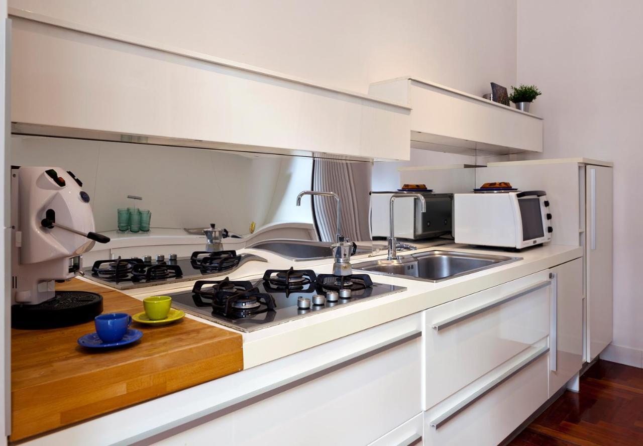 Elegant Apartment At Chiaia By Wonderful Italy Наполи Екстериор снимка