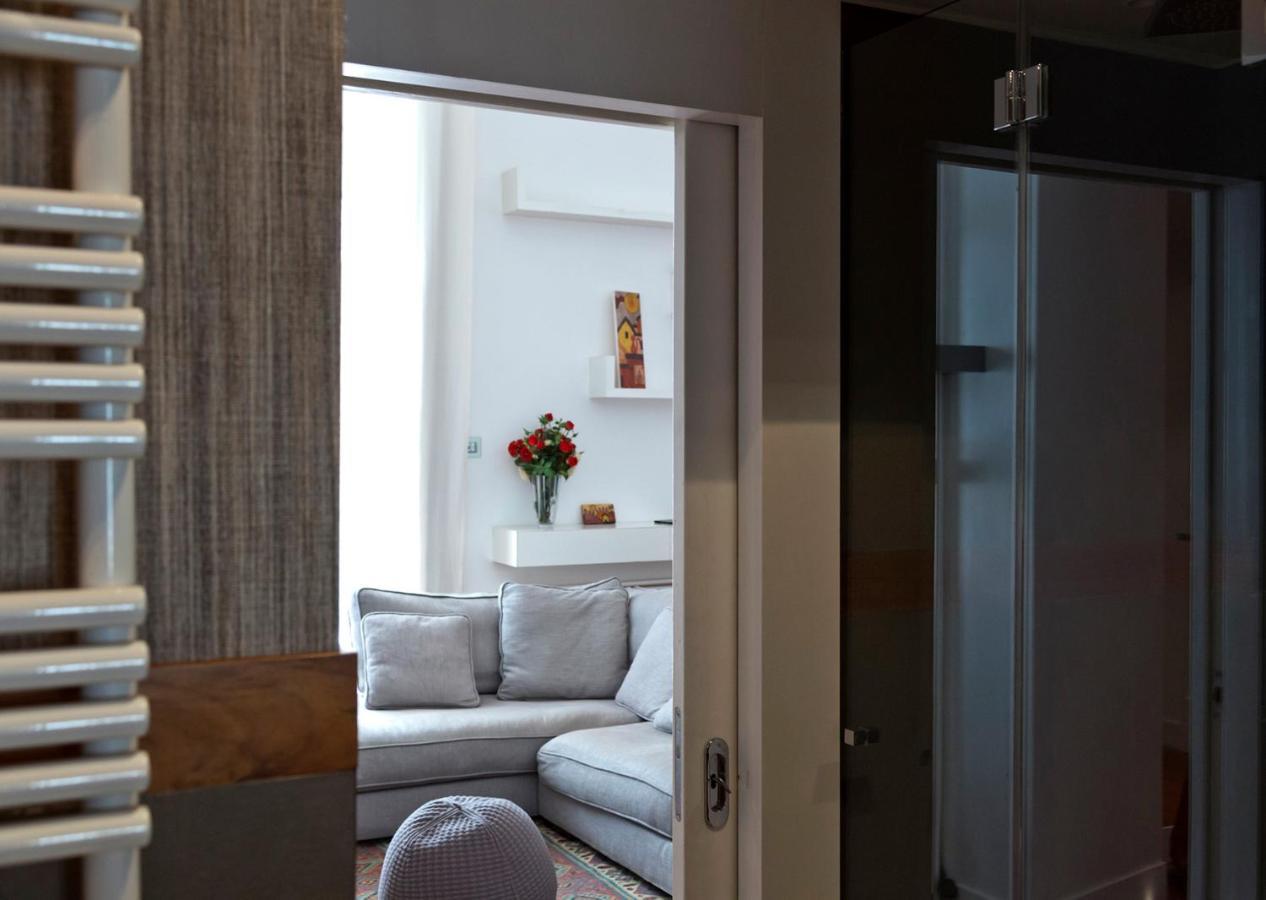 Elegant Apartment At Chiaia By Wonderful Italy Наполи Екстериор снимка