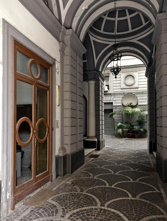 Elegant Apartment At Chiaia By Wonderful Italy Наполи Екстериор снимка